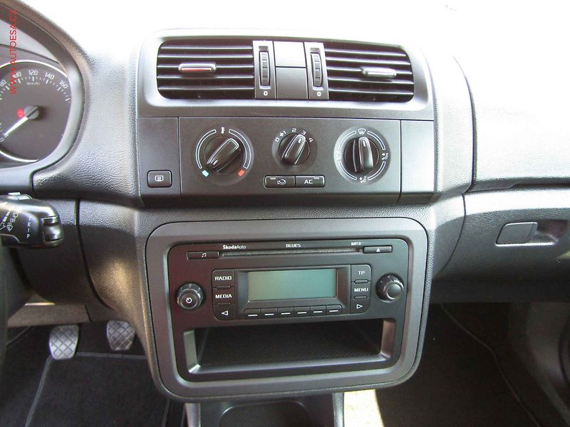 Škoda Roomster (2012) 1.2 TSi, AC, výhřev sed - fotka 12 z 16