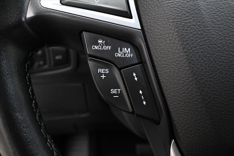 Ford S-MAX 2,0 EcoBLUE 140 kW AT8 7MÍST Z - fotka 23 z 32