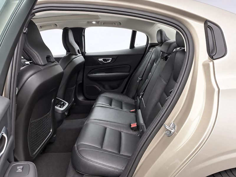 Volvo S60 2,0 B5 184kW Ultimate Dark DPH - fotka 14 z 31