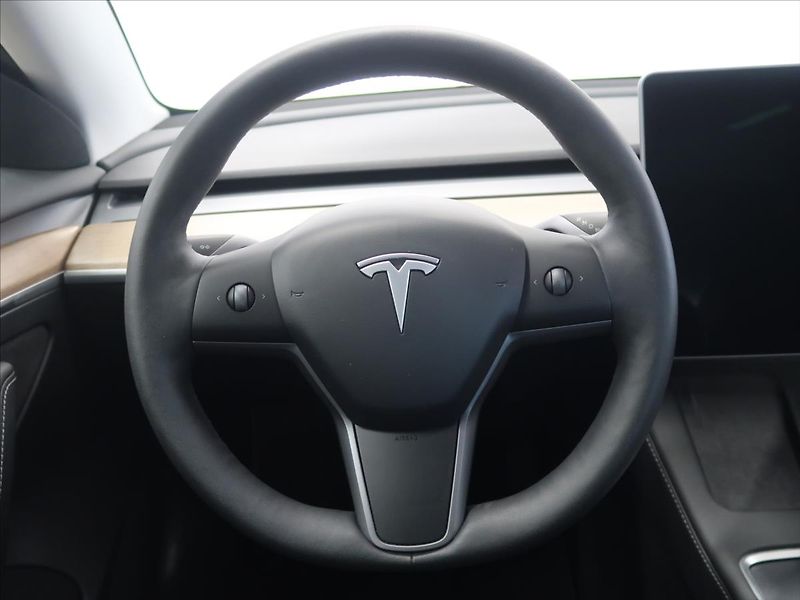 Tesla Model 3 0,0 1. majitel zánovní - fotka 23 z 32