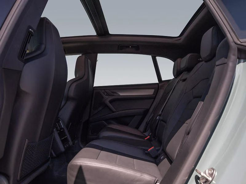 Porsche Cayenne Electric Pano HuD Venti HD-Mat - fotka 10 z 23