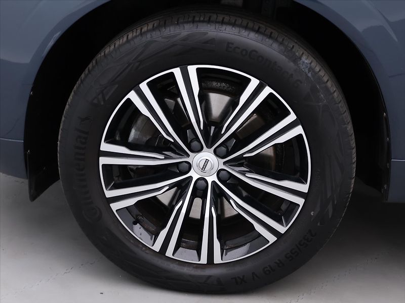 Volvo XC60 2,0 B4 AWD CZ Inscription DPH - fotka 26 z 33