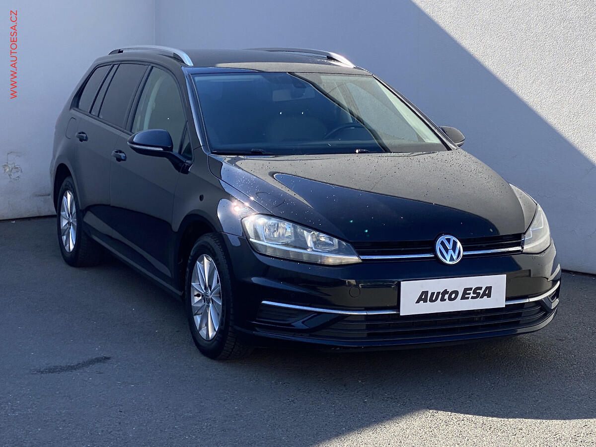 Volkswagen Golf 1.6TDI, masáž, autoAC