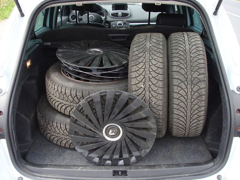 Renault Clio 1.2i, 74 kW, klimatizace - fotka 20 z 22