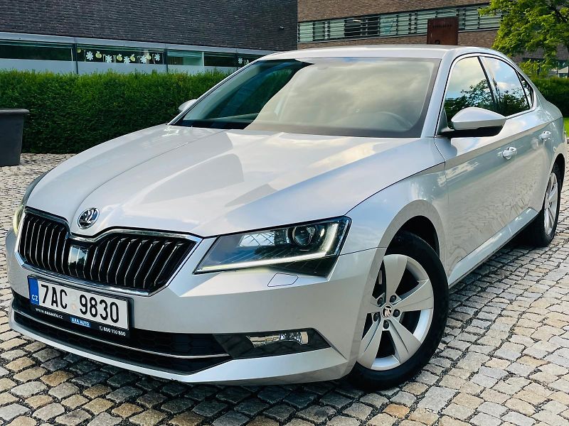 Škoda Superb 2.0TDI AUTOMAT SENZORY LED - fotka 1 z 49
