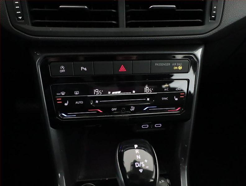 Volkswagen T-Cross (2022) R-Line 1.5 TSI - fotka 10 z 16