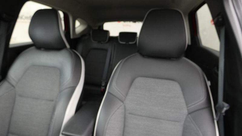 Renault Captur 1,3  TCe 140 Techno EDC - fotka 7 z 22
