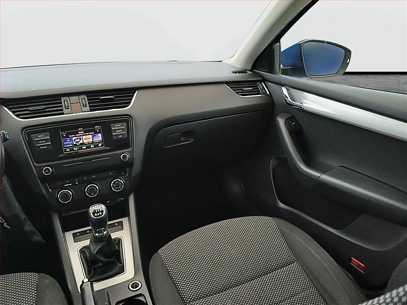 Škoda Octavia (2015) Ambition Plus 1.6 TDI 4x4 - fotka 8 z 14