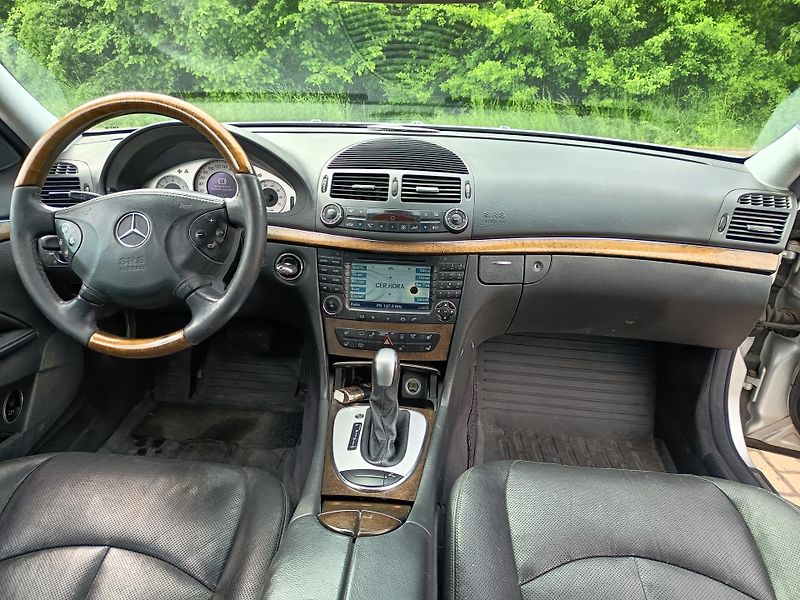 Mercedes-Benz Třídy E (2004) 3.2 165kw - fotka 33 z 40