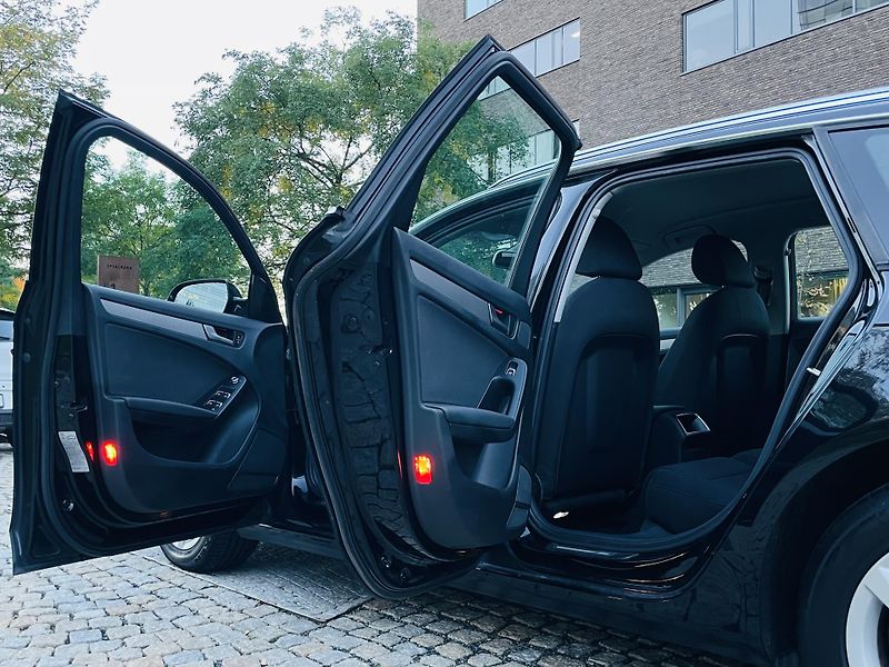 Audi A4 2.0TDI MAN VÝHŘEV SERVISKA LED - fotka 21 z 41