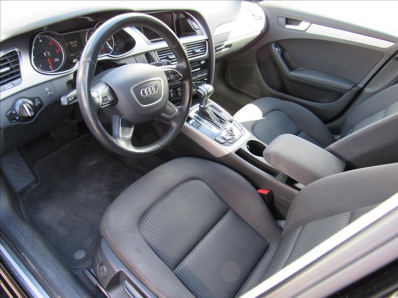 Audi A4 Avant 2,0 TDi 110kW - fotka 9 z 31