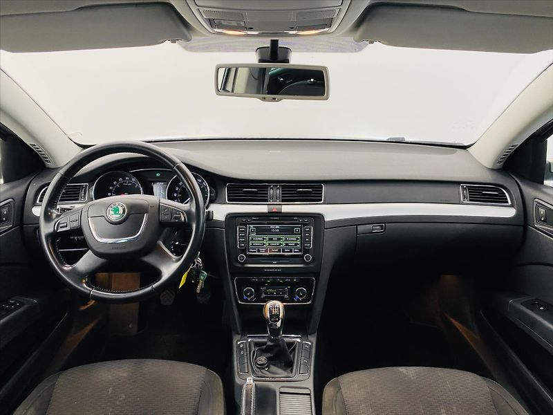 Škoda Superb 2,0 TDI 125kW 4x4 Elegance - fotka 9 z 25