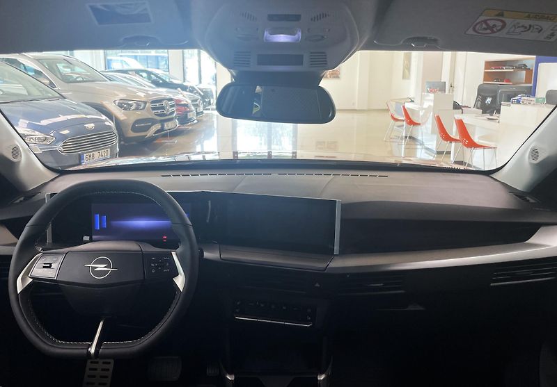 Opel Frontera 1.2 TURBO HYBRID, 1. MAJ., ČR - fotka 13 z 29