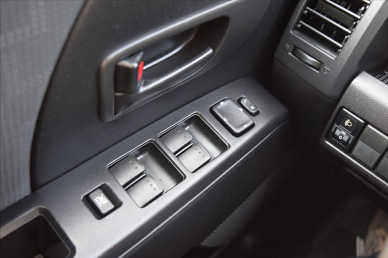 Mazda 5 1,8 i(MZR) 85KW 7 MÍST TAŽNÉ - fotka 27 z 40
