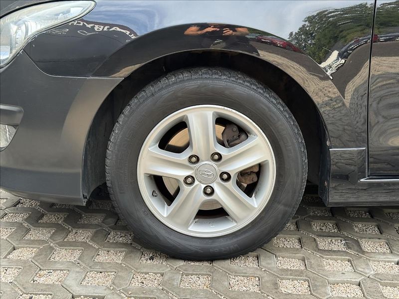 Hyundai i30 1,4 i Trikolor Plus ČR - fotka 20 z 26