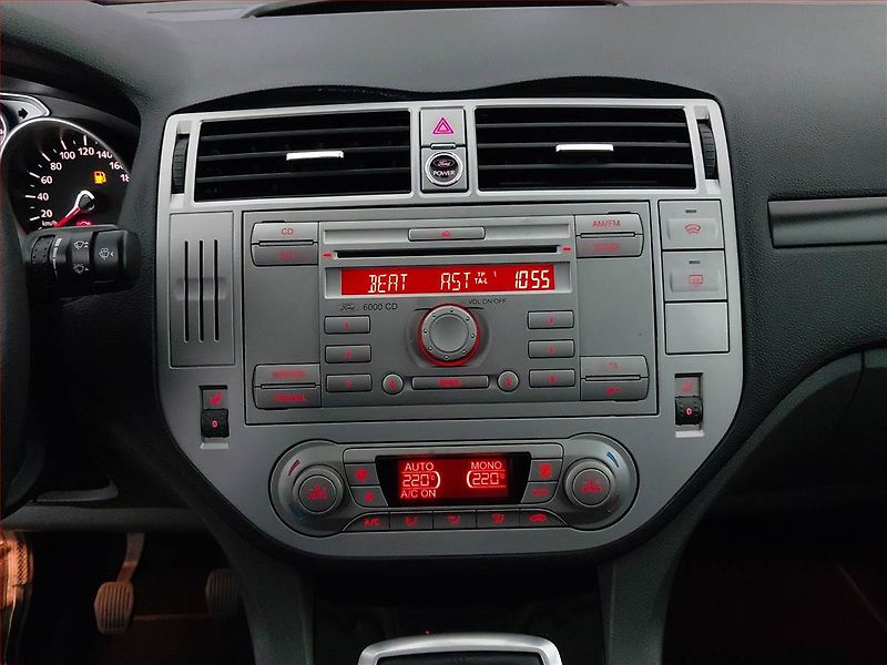 Ford Kuga (2012) 2.0 TDCi, 4X4, Tempomat - fotka 11 z 16