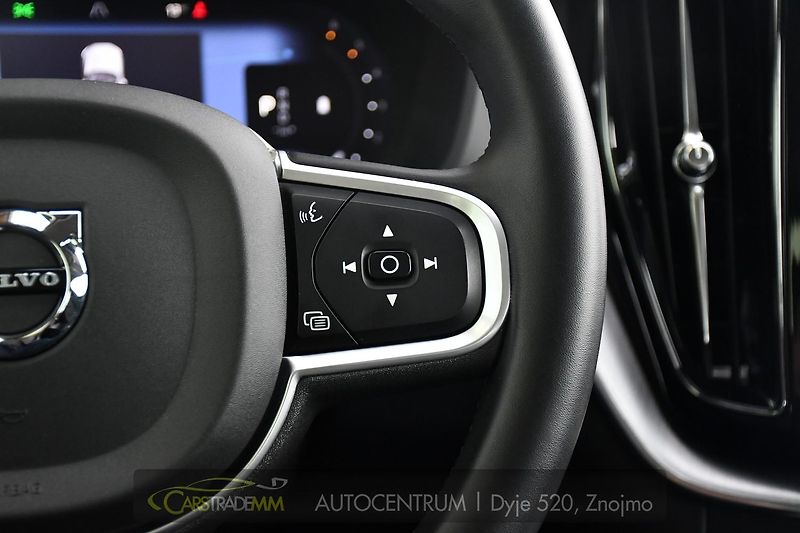 Volvo XC60 B4 AWD mHEV - fotka 27 z 44