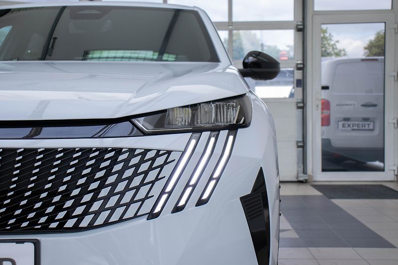 Peugeot 3008 BUSINESS Hybrid 145 e-DCS6 - fotka 15 z 16