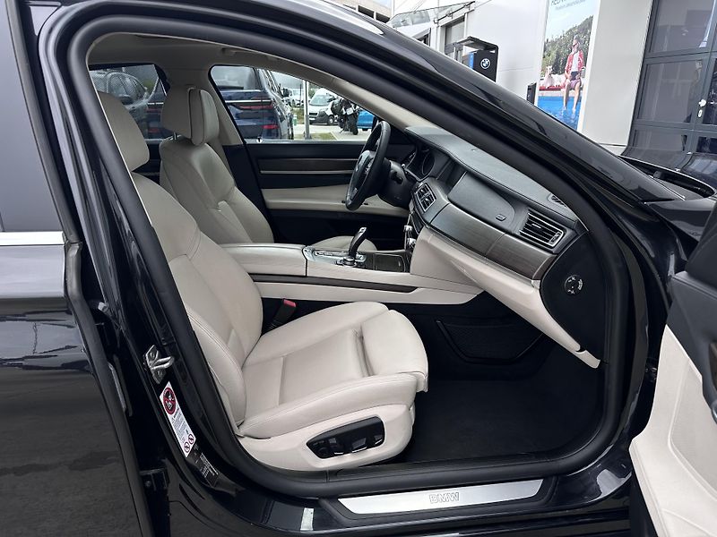 BMW Řada 7 730d  - fotka 9 z 24