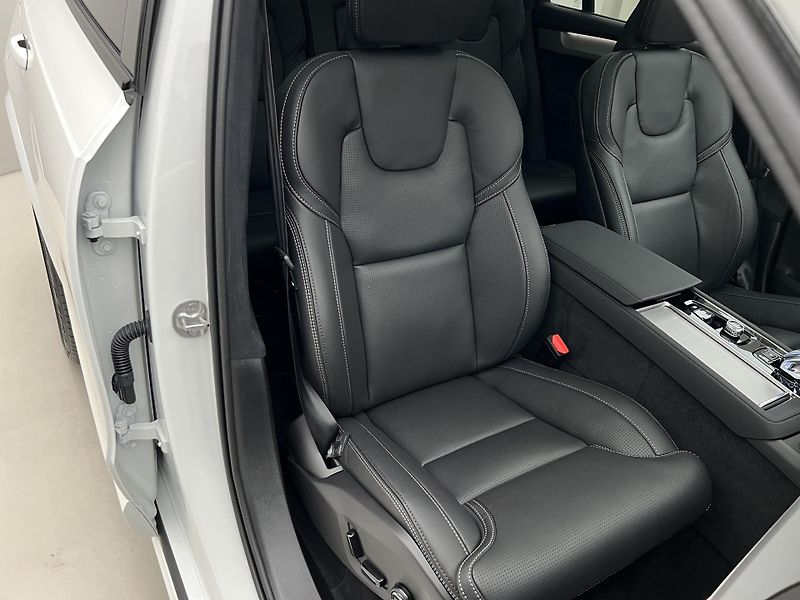 Volvo XC90 (2026) T8 AWD BLACK EDITION ULTRA - fotka 28 z 47