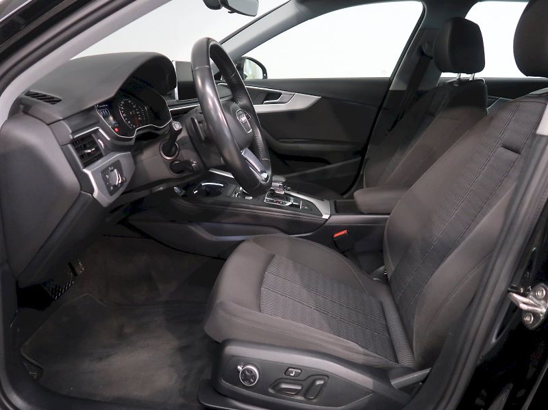 Audi A4 (2019) 40TDI 140KW 4x4 WEBASTO NAVI - fotka 13 z 39