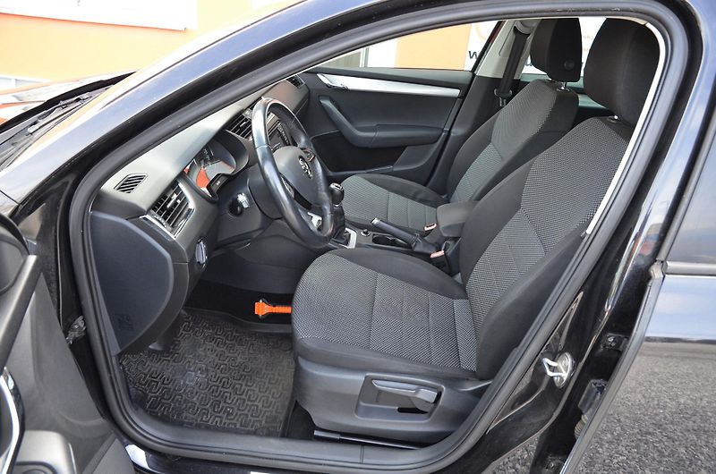 Škoda Octavia (2014) 1.6 TDi 81kW AMB XENON TAŽNÉ - fotka 15 z 36