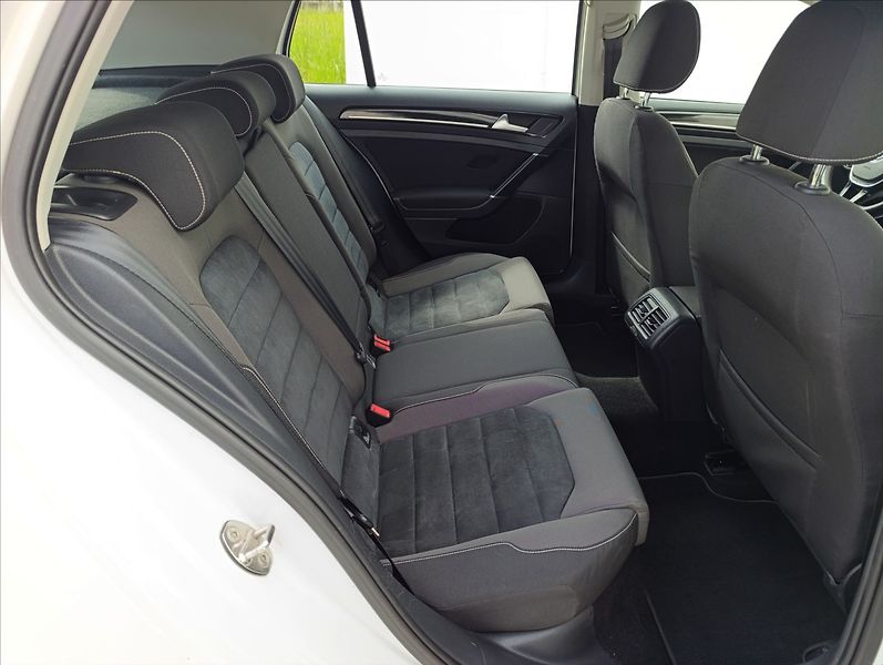Volkswagen Golf 2,0 TDi DSG Aut.Klima Tempomat - fotka 26 z 41