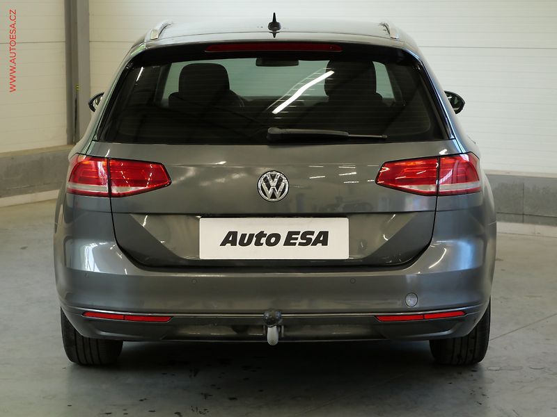 Volkswagen Passat (2015) 2.0 TDi, DSG, park.asist - fotka 5 z 21