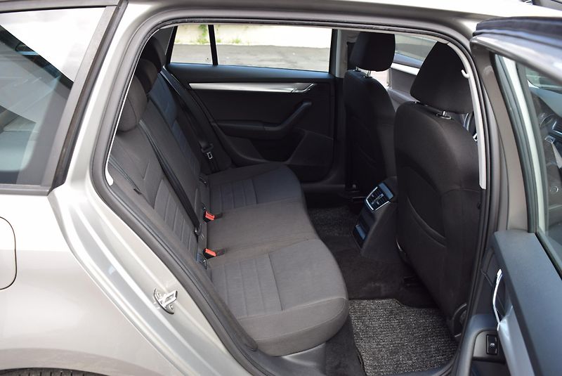Škoda Octavia (2017) 1.4TSI 110kwSTYLE XEN TAŽ NAVI - fotka 37 z 45