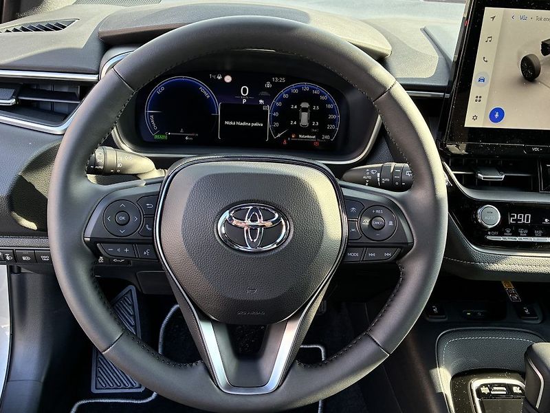 Toyota Corolla 1.8 Hybrid Style - fotka 17 z 25