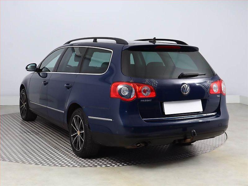 Volkswagen Passat (2009) 1.9 TDI, po STK, Tažné - fotka 4 z 15