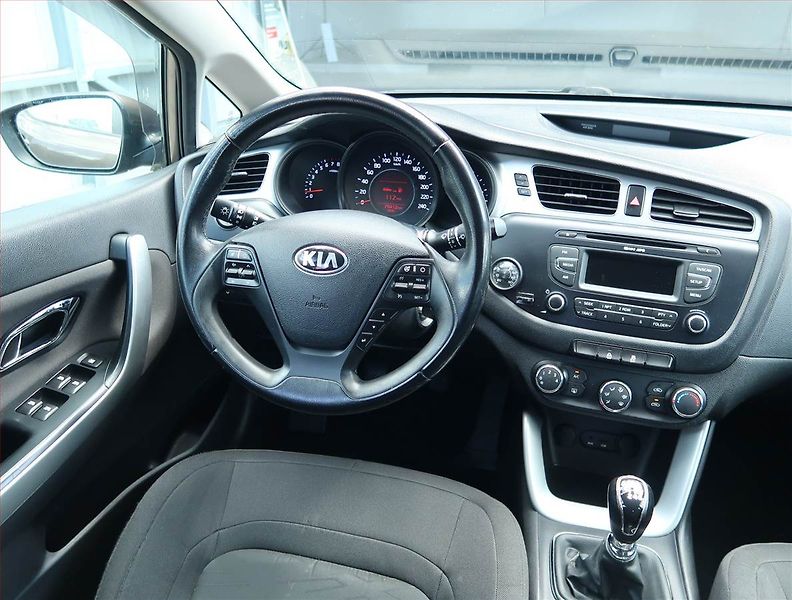 Kia Ceed (2013) 1.4 CVVT, Serv.kniha, Tempomat - fotka 7 z 14