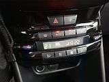 Peugeot 2008 (2018) 1.2 PureTech, Automat, Kůže - náhled 17