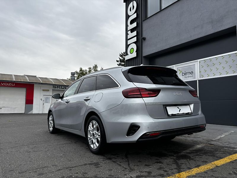 Kia Ceed (2024) SW Exclusive 1.5 T-GDI 118 kW - fotka 4 z 11