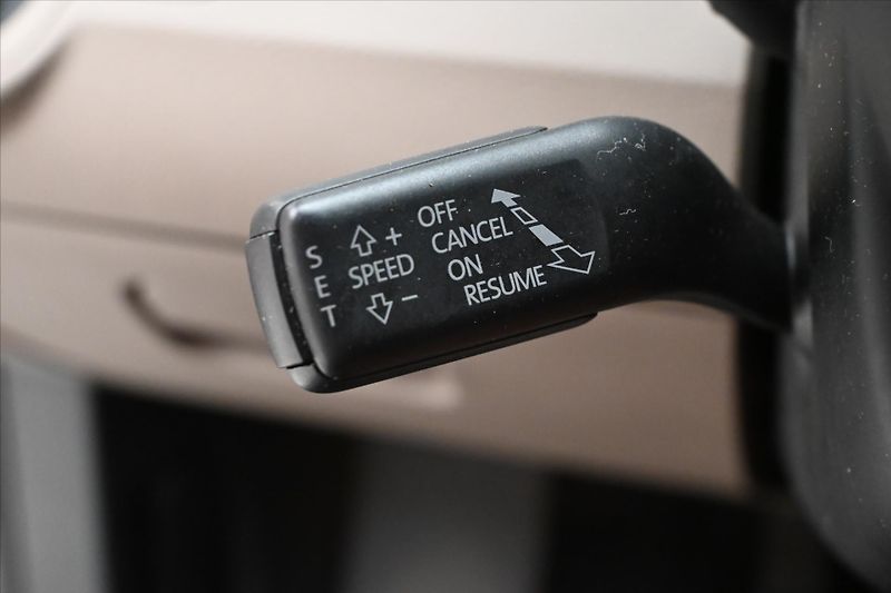 Volkswagen Passat 2,0 103kW NOVÁ STK 4/28 - fotka 22 z 29