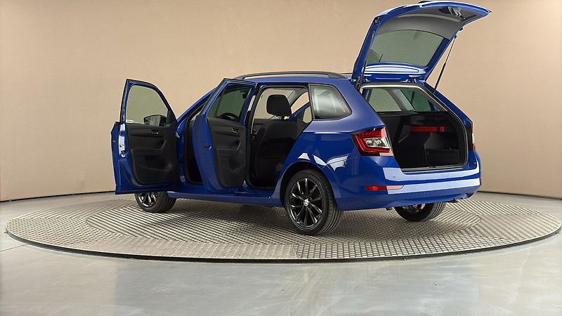 Škoda Fabia 1.0 TSI Black Combi - fotka 7 z 24