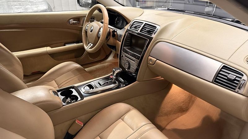 Jaguar XK (2009) V8 3.5i, REZERVOVÁNO - fotka 28 z 55