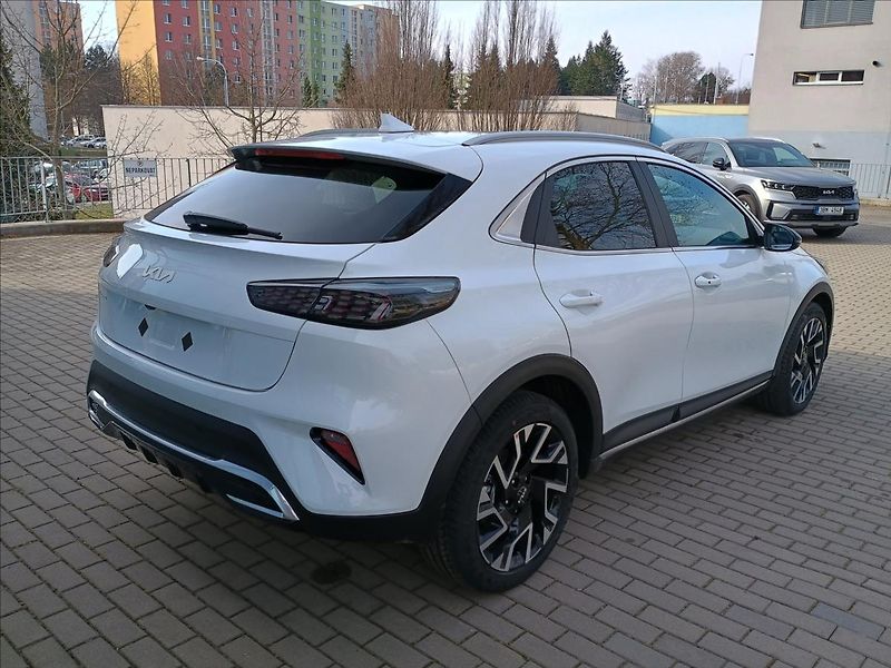 Kia XCeed (2026) 1.6 T-GDi GPF 7DCT STEEL EDITI - fotka 2 z 7