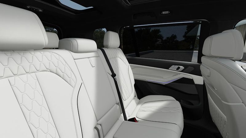 BMW X7 M60i xDrive - fotka 12 z 14