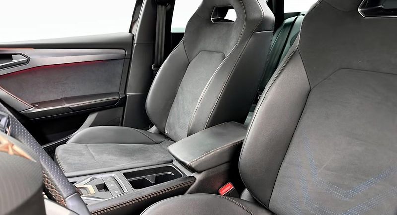 Cupra Leon Sportstourer VZ 1.5 e-Hybrid - fotka 8 z 13