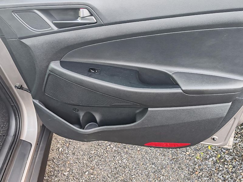 Hyundai Tucson 1.7 CRDi 1. májitel - fotka 21 z 24
