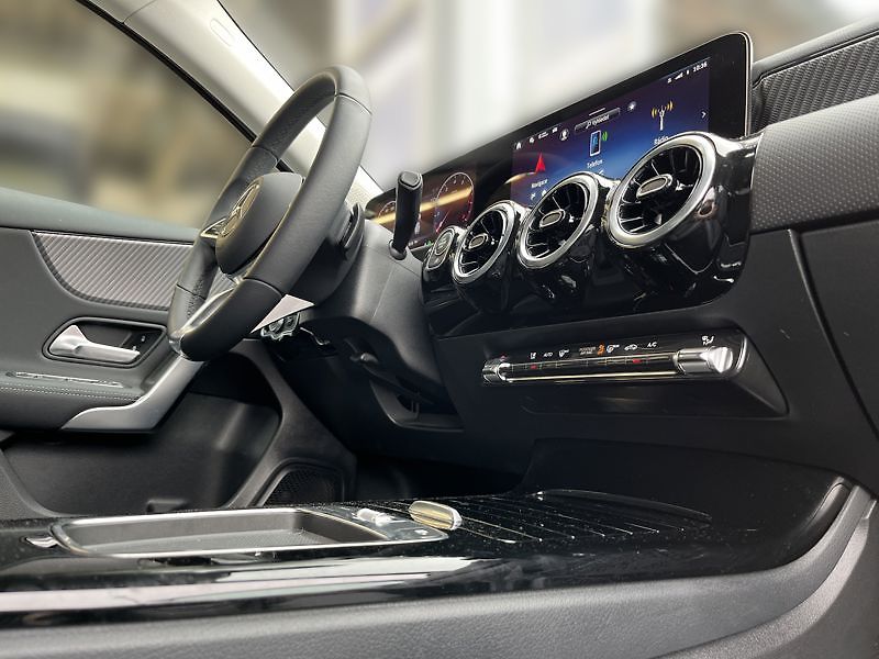 Mercedes-Benz Třídy A A-Třída 200 Progressive Line - fotka 17 z 21