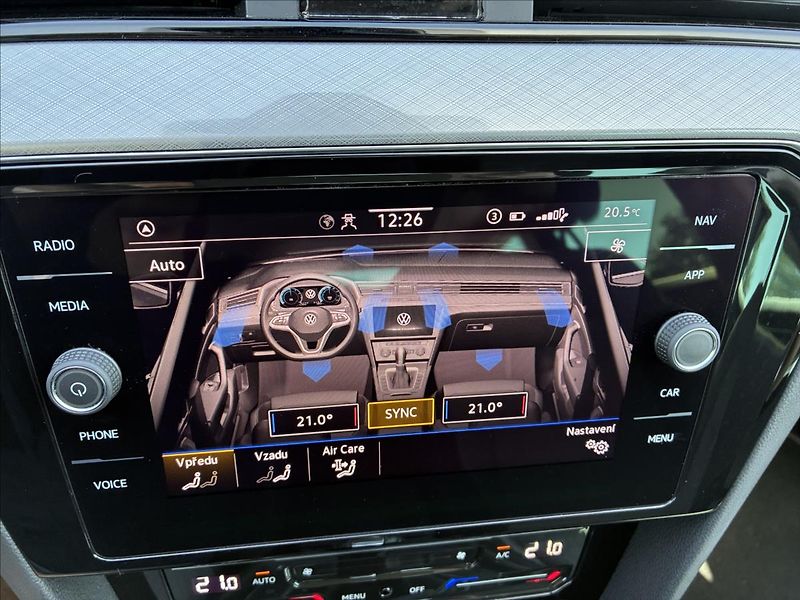Volkswagen Passat 2,0 TDI TAŽNÉ KAMERA EL.KUFR - fotka 25 z 29