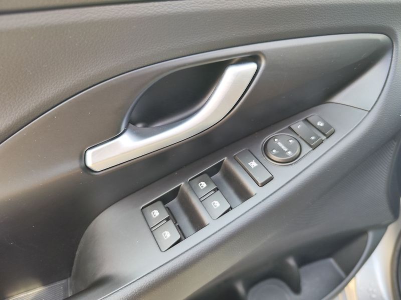 Hyundai i30 1.5 T-GDI/103kW N-Line DCT - fotka 30 z 32