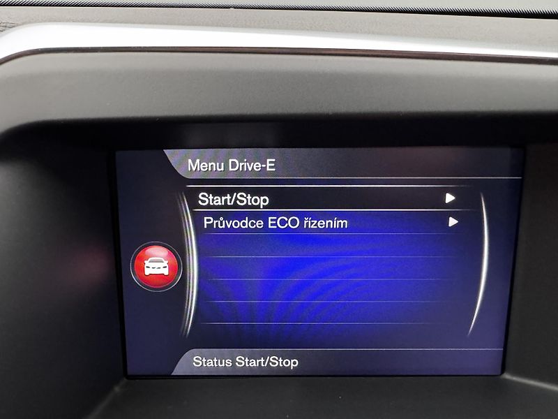 Volvo XC60 D4 R-DESIGN AUT RERERVACE - fotka 41 z 46