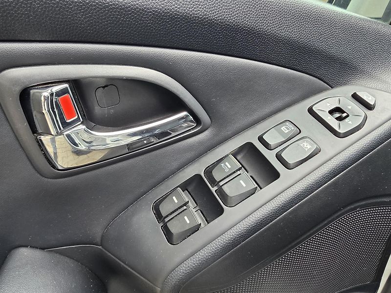Hyundai ix35 (2012) 2.0-4x4-AUTOMAT-TEMPOMAT - fotka 18 z 18