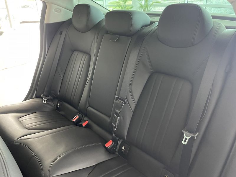 Maserati Ghibli SQ4 302kW*V6*KeyLess*TopStav - fotka 15 z 38