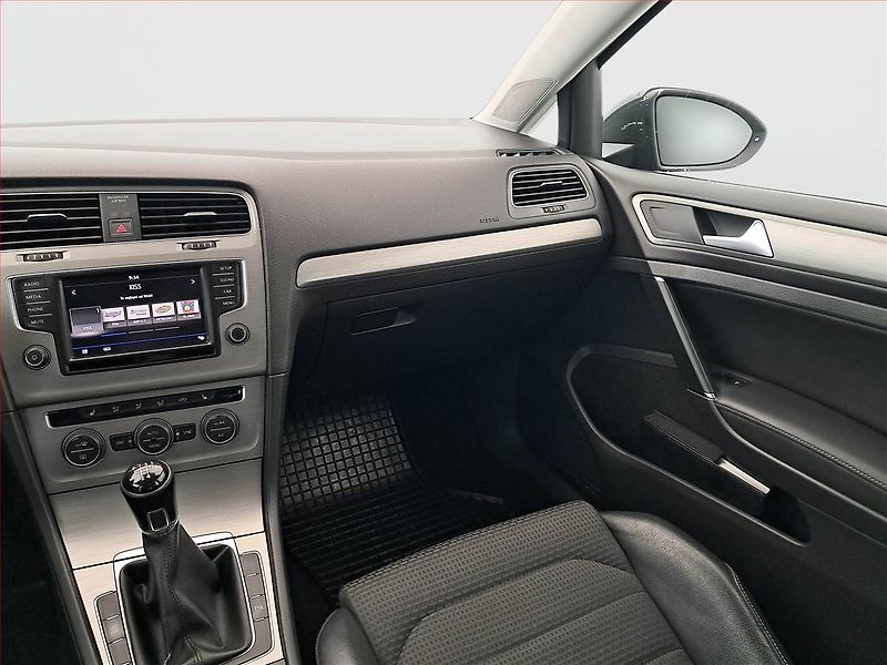 Volkswagen Golf (2017) 1.6 TDI, Serv.kniha, Xenony - fotka 8 z 19