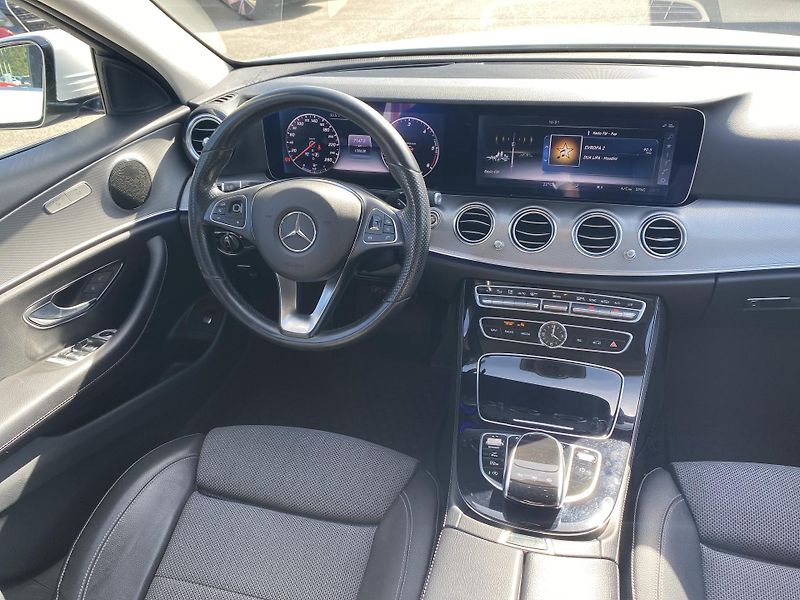 Mercedes-Benz Třídy E E 220d 4M AVANTGARDE - fotka 10 z 26