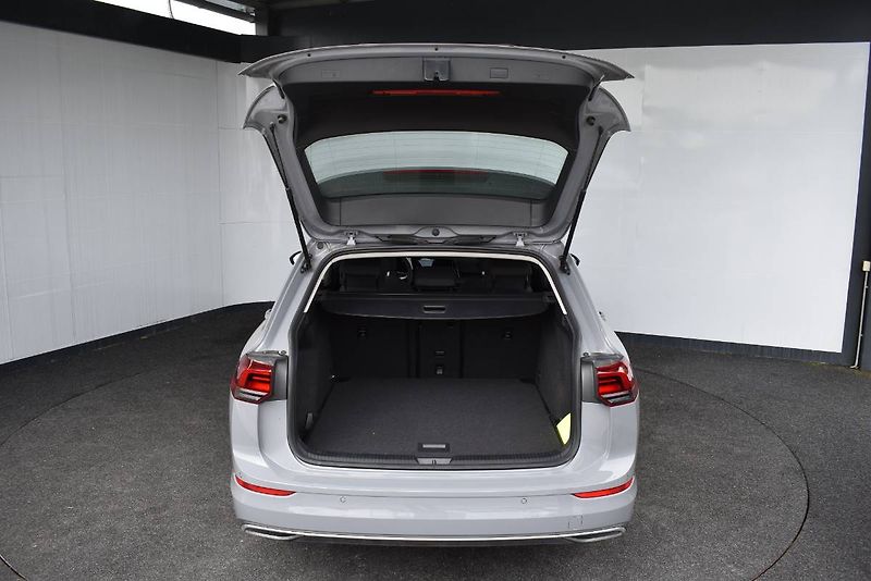 Volkswagen Golf Variant (2024) STYLE 1.5TSI, Manuál,LED - fotka 10 z 24